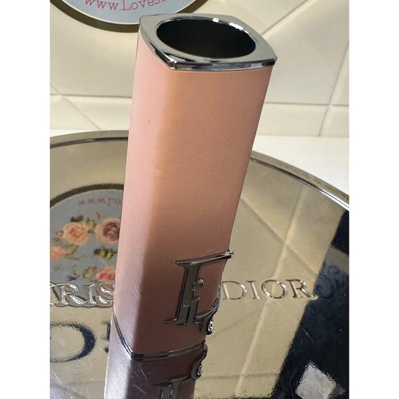 DIOR Addict Refillable Couture Lipstick Case - NO BOX -
MONTAIGNE - Picture 2 of 5